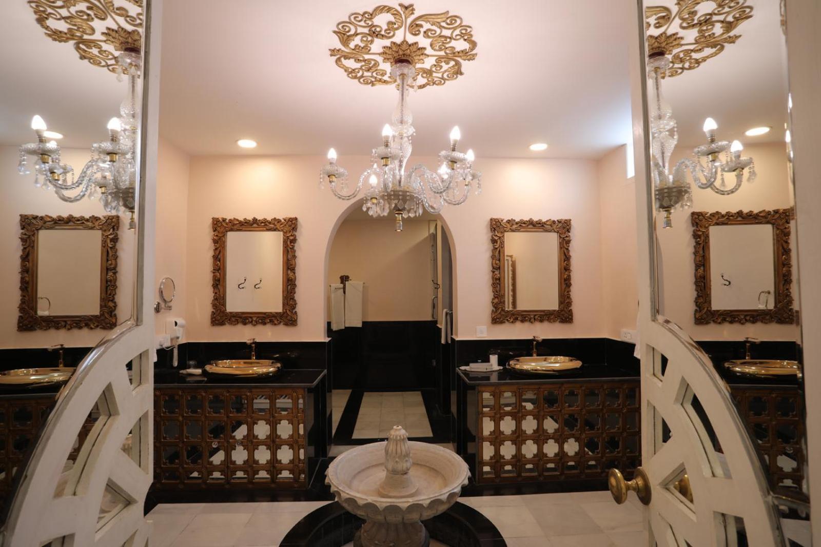 The Royal Retreat Resort & Spa Udaipur Eksteriør bilde